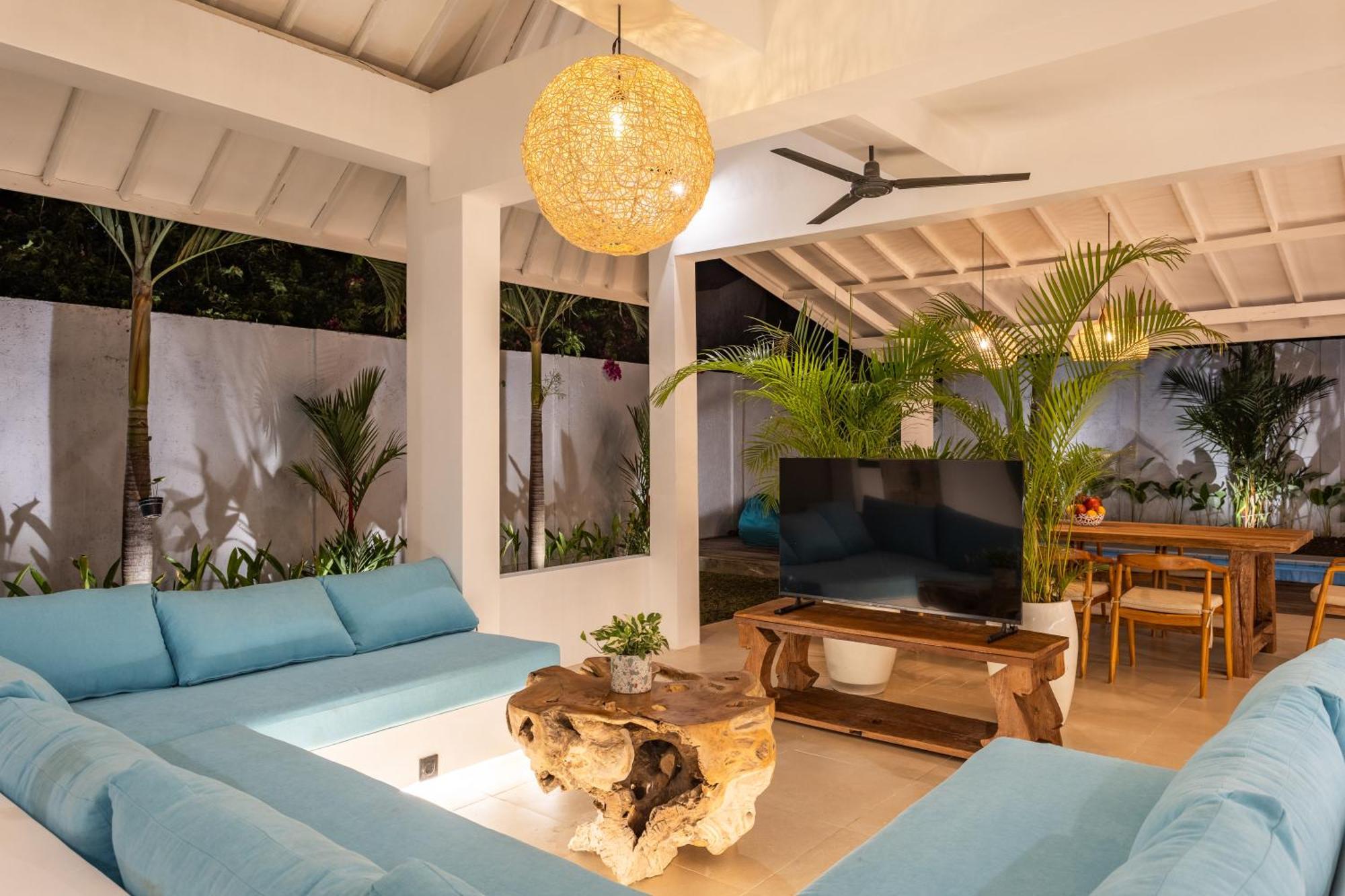 2 Bdr Villa, Walking Distance To Beach.