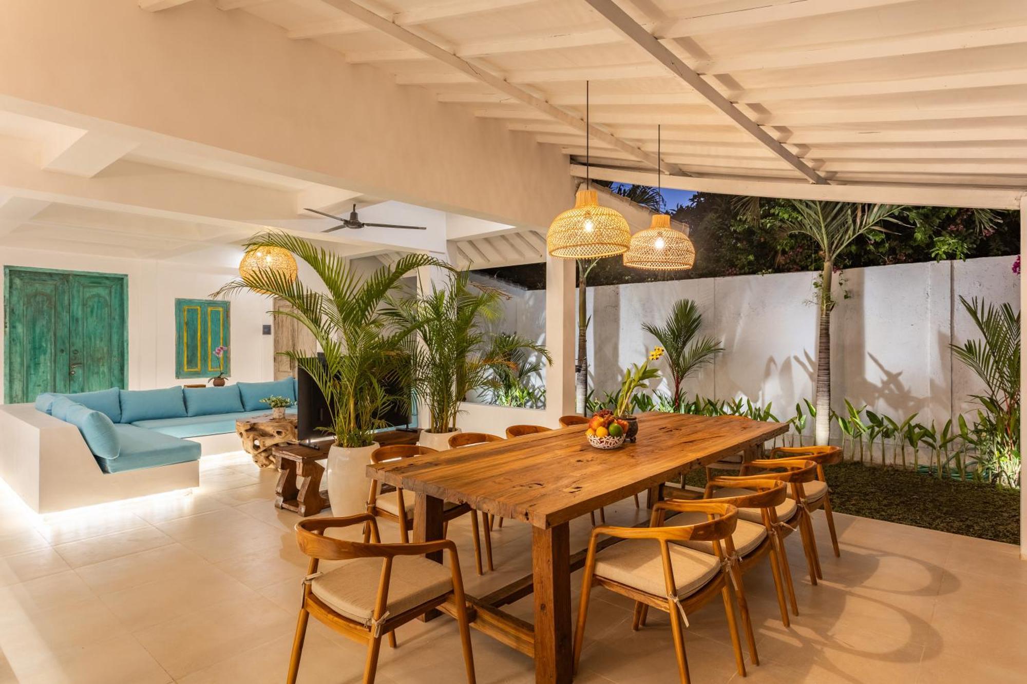 2 Bdr Villa, Walking Distance To Beach. Villa