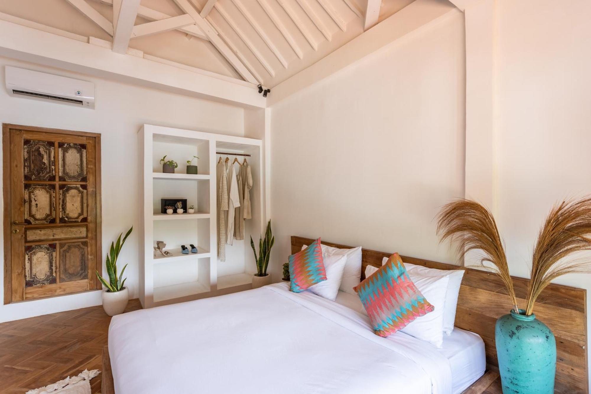 Villa 2 Bdr Villa, Walking Distance To Beach. *