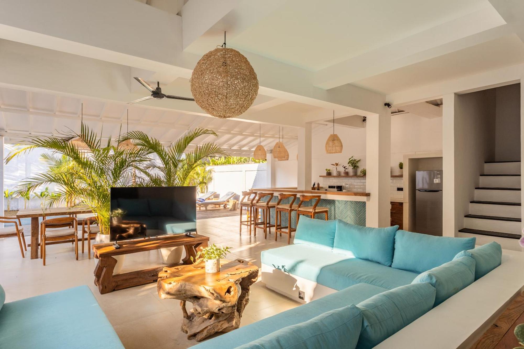 2 Bdr Villa, Walking Distance To Beach. *