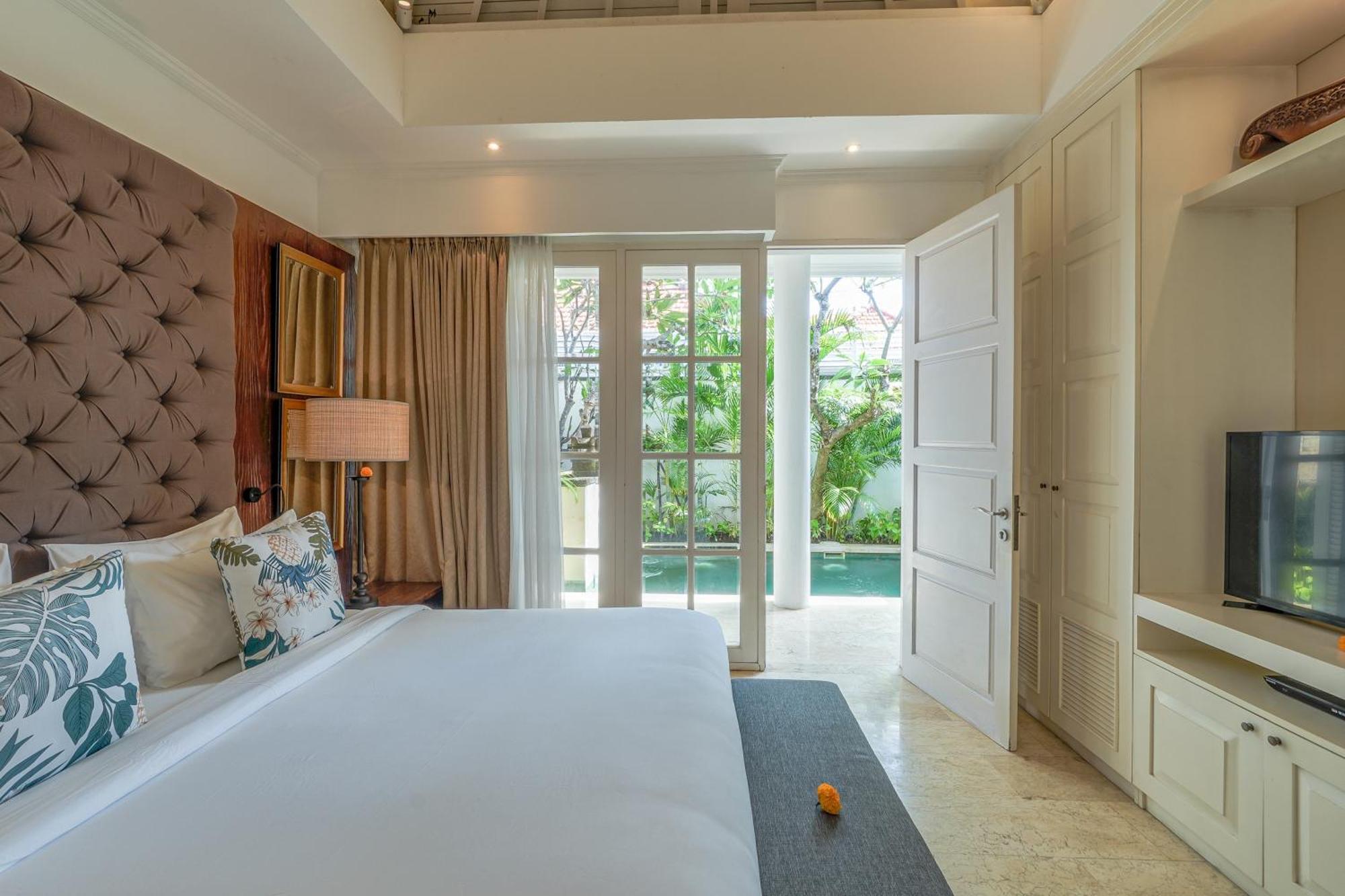Mosan House: Art-filled Gem Near & Square Seminyak (Bali)