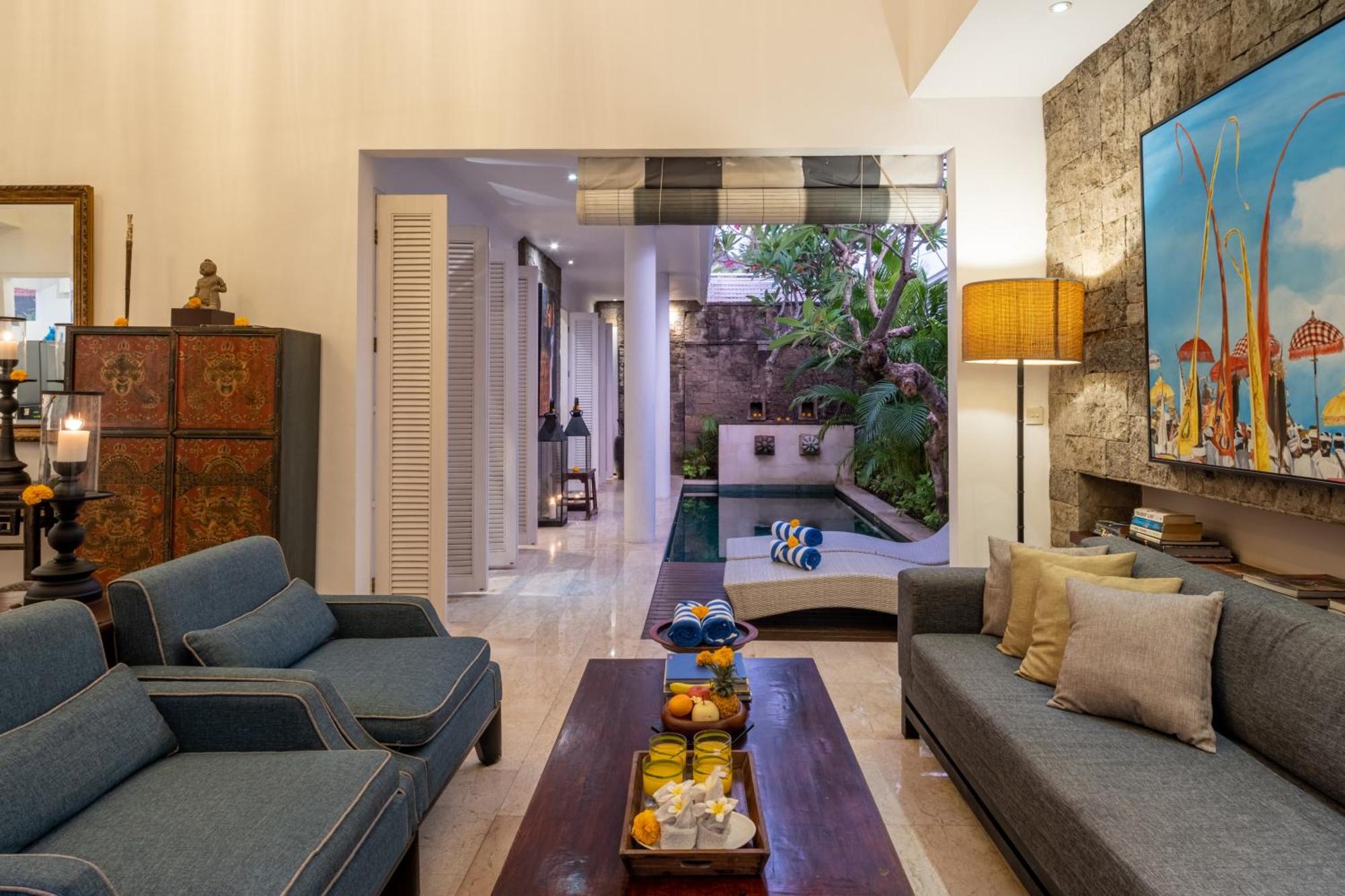 Mosan House: Art-filled Gem Near & Square