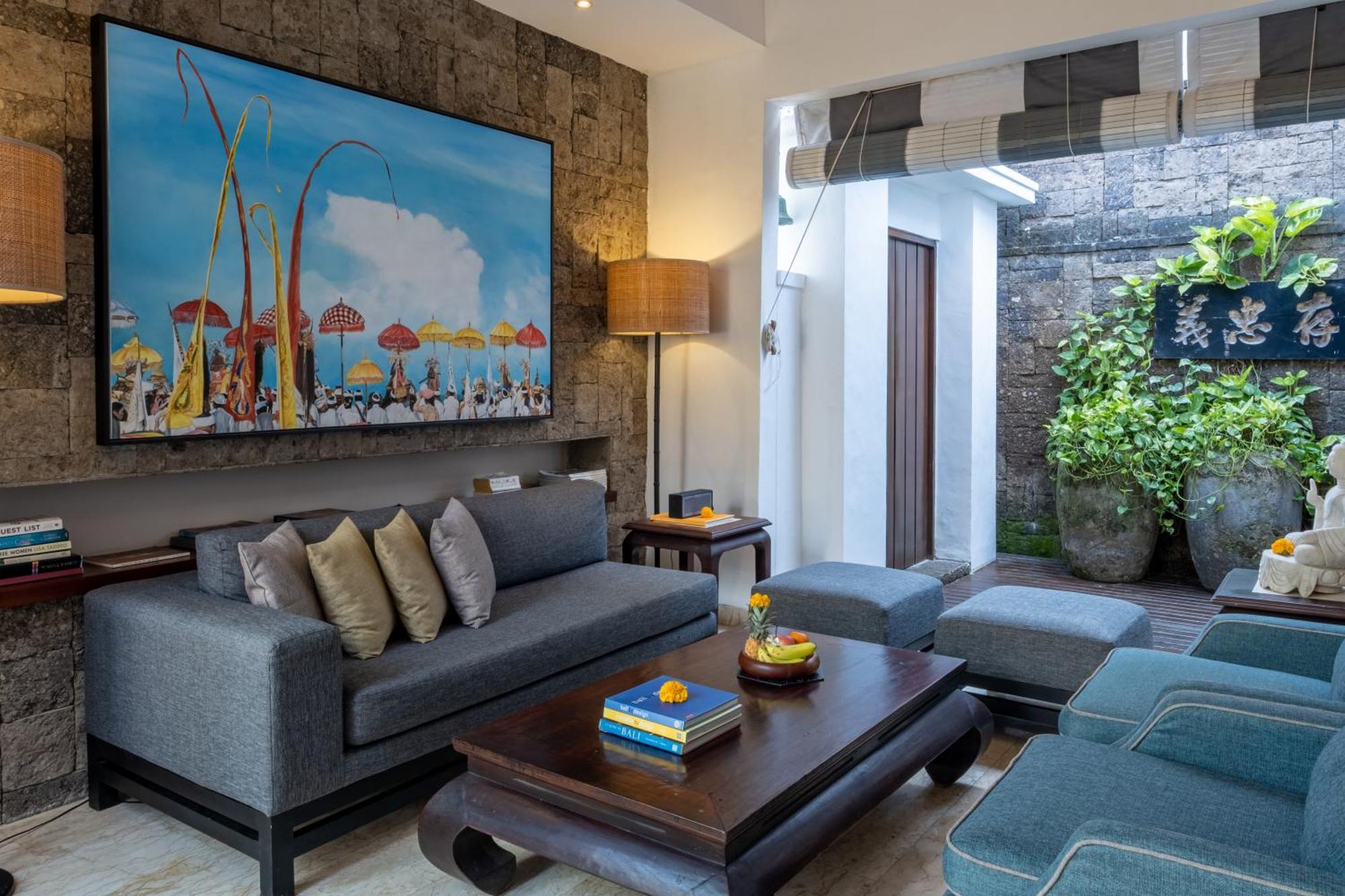 Mosan House: Art-filled Gem Near & Square *