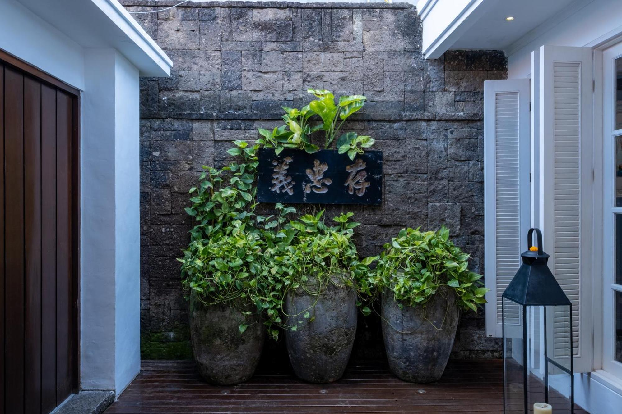 Mosan House: Art-filled Gem Near & Square Villa Seminyak (Bali)
