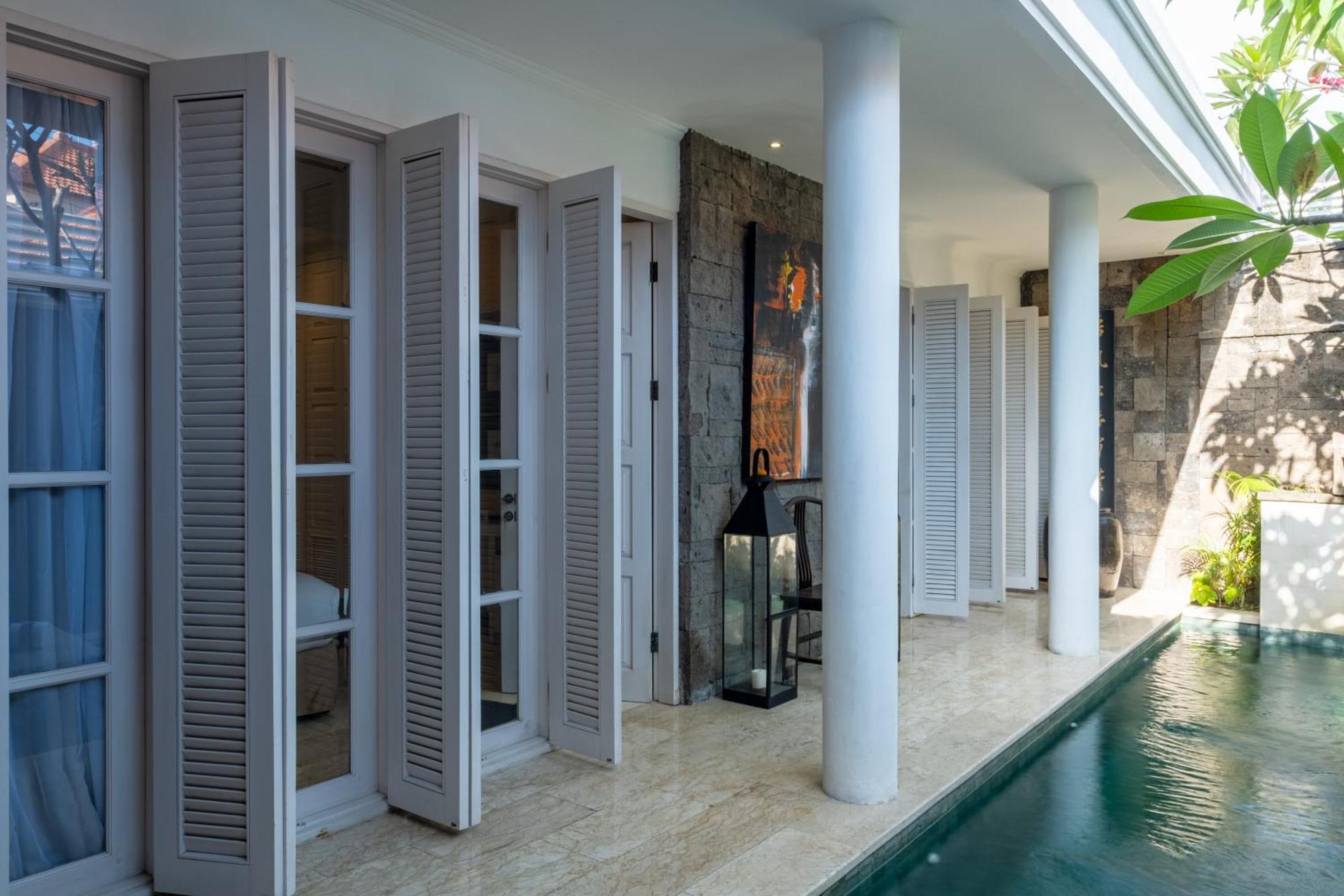 Villa Mosan House: Art-filled Gem Near & Square