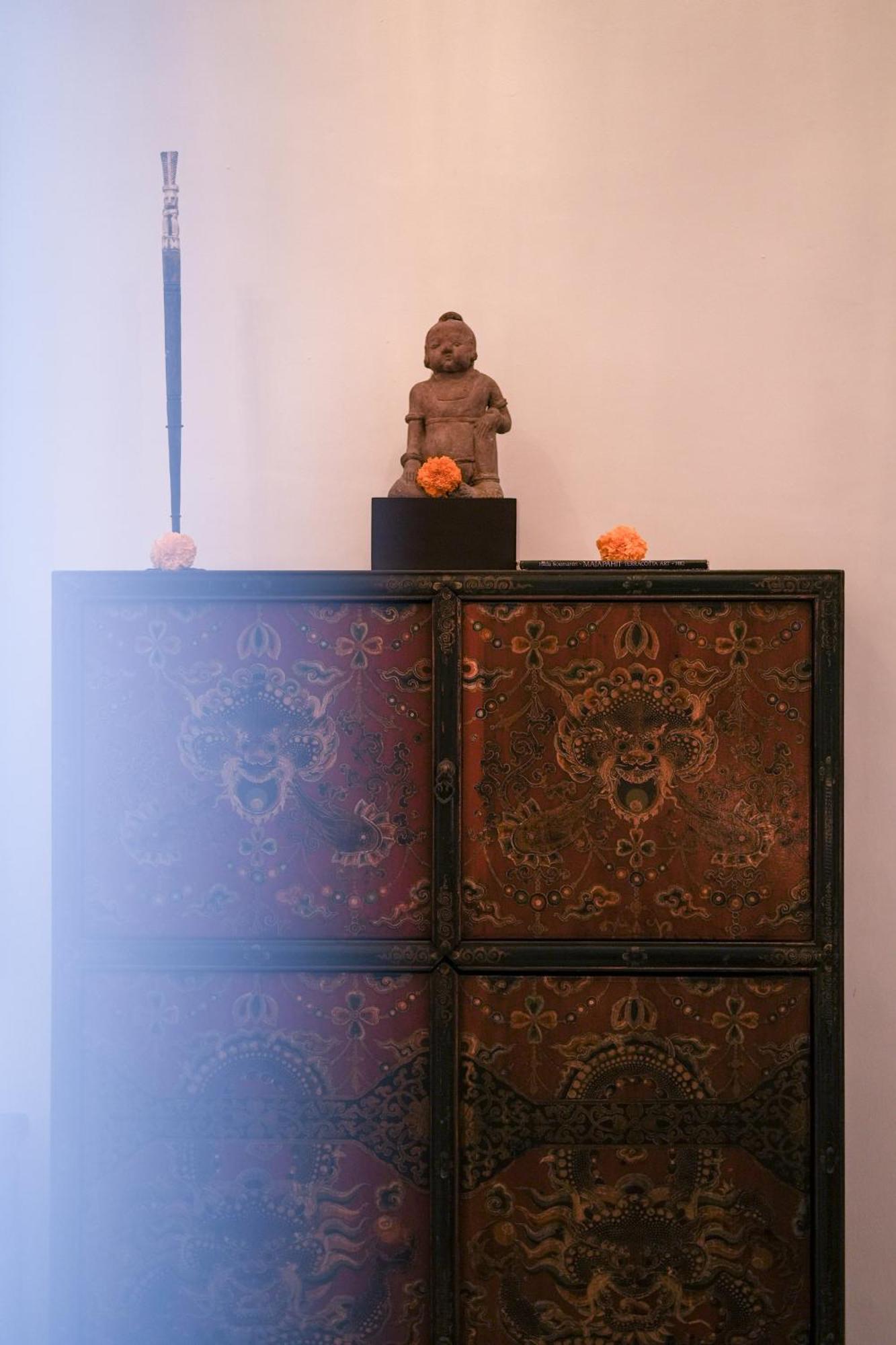 Mosan House: Art-filled Gem Near & Square Villa *