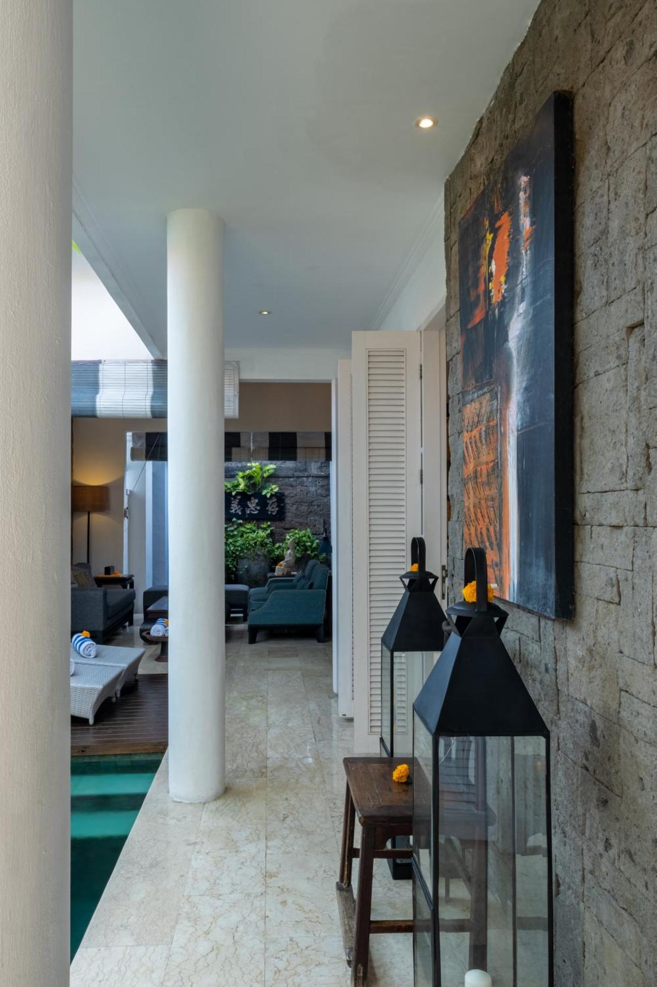 Mosan House: Art-filled Gem Near & Square