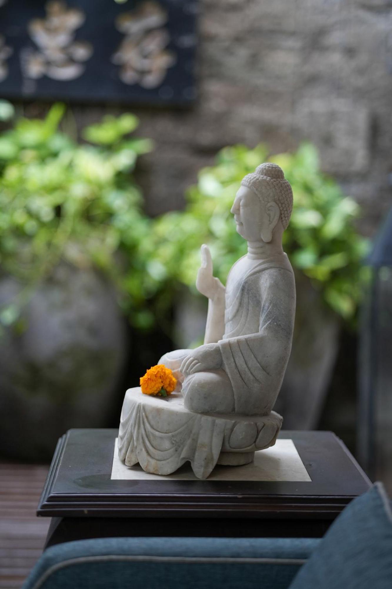 Mosan House: Art-filled Gem Near & Square *