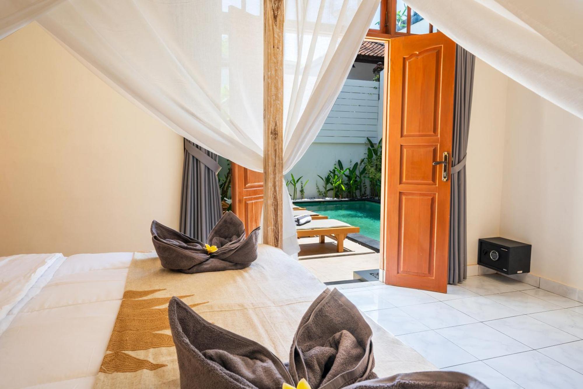Villa Wes - Legian - 5 Bedroom - 4 Bath - Location Seminyak (Bali)
