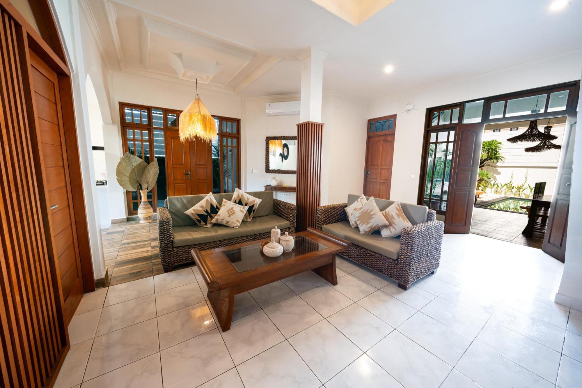 Wes - Legian - 5 Bedroom - 4 Bath - Location Villa