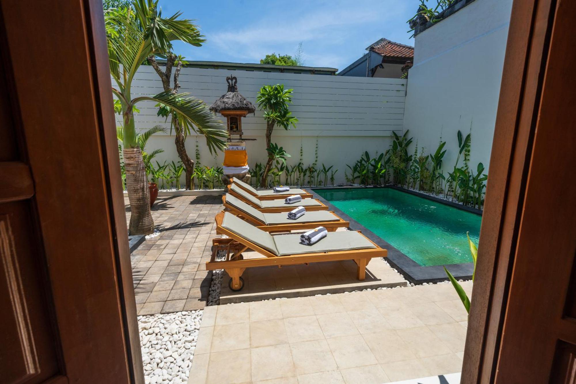 Wes - Legian - 5 Bedroom - 4 Bath - Location Villa Seminyak (Bali)