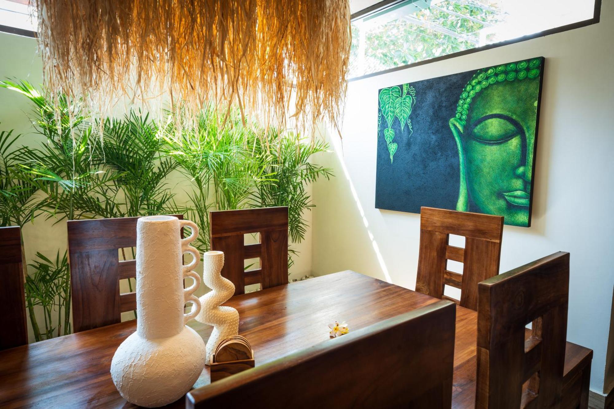 Wes - Legian - 5 Bedroom - 4 Bath - Location Seminyak (Bali)
