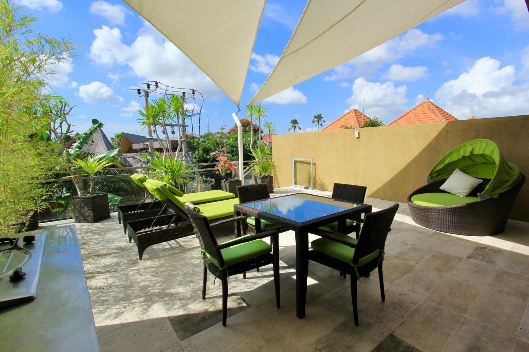 O * Seminyak (Bali)