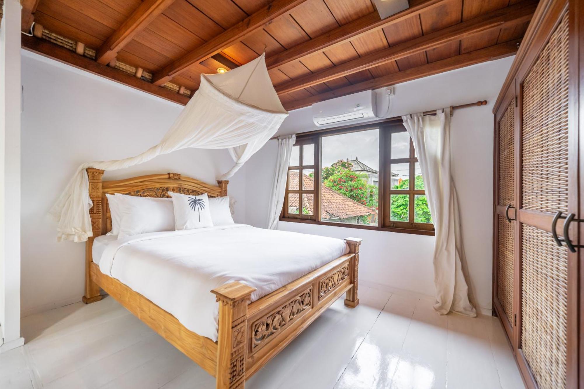 The Monroe Luxury 3-Bedroom Villa With Private Pool In Central Seminyak 900M To The Beach *