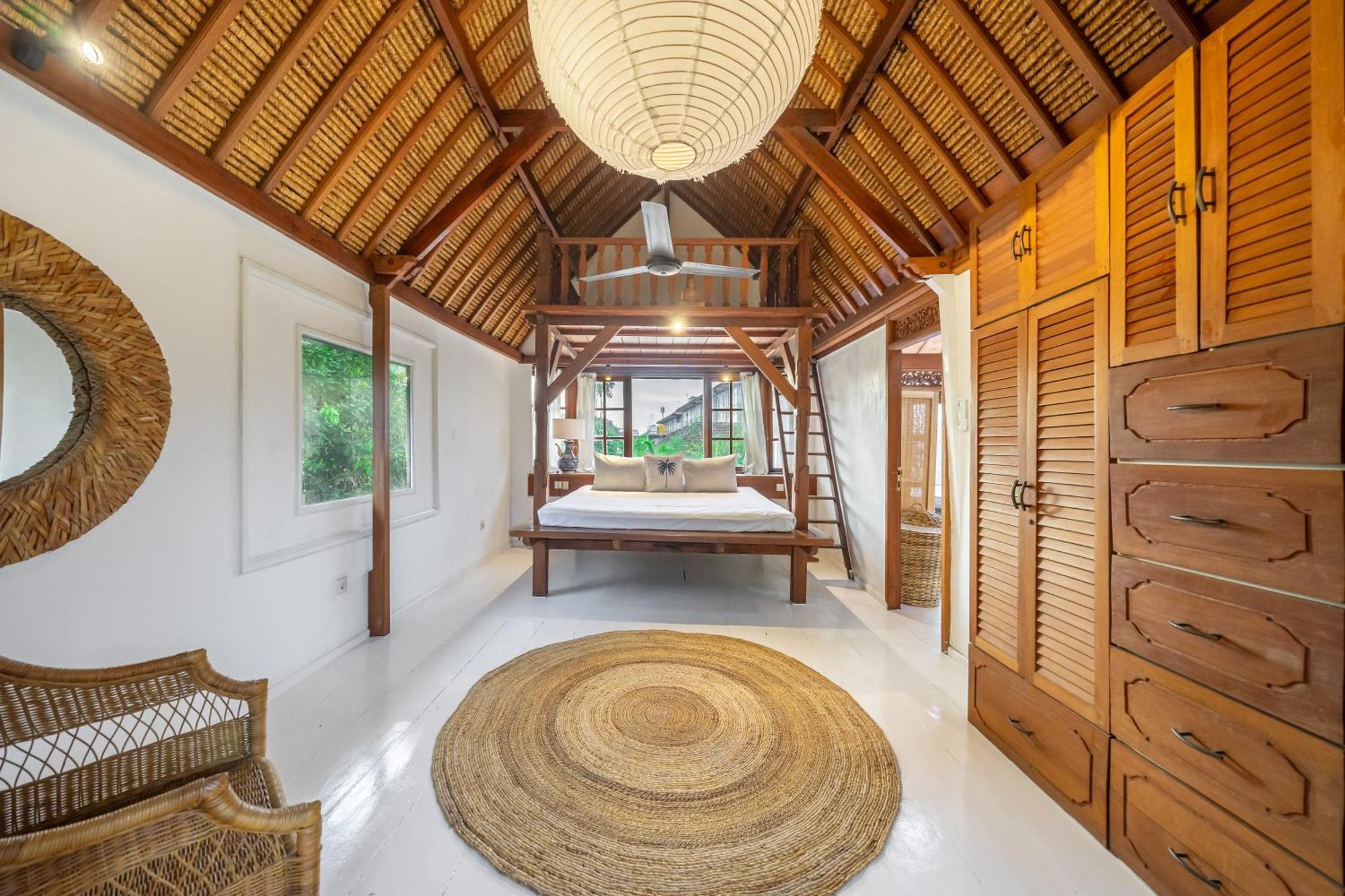 The Monroe Luxury 3-Bedroom Villa With Private Pool In Central Seminyak 900M To The Beach *