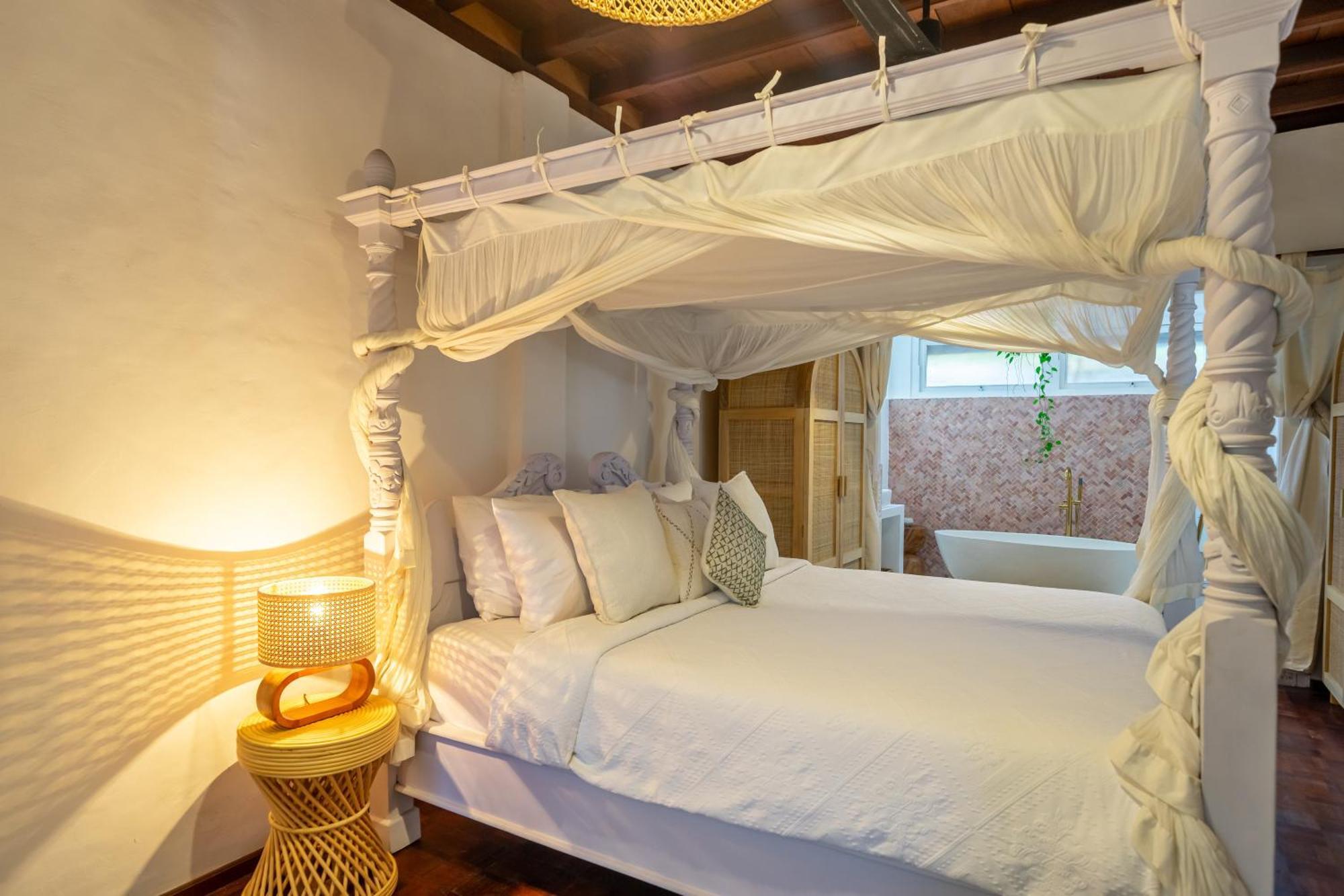 The Monroe Luxury 3-Bedroom Villa With Private Pool In Central Seminyak 900M To The Beach * Seminyak (Bali)