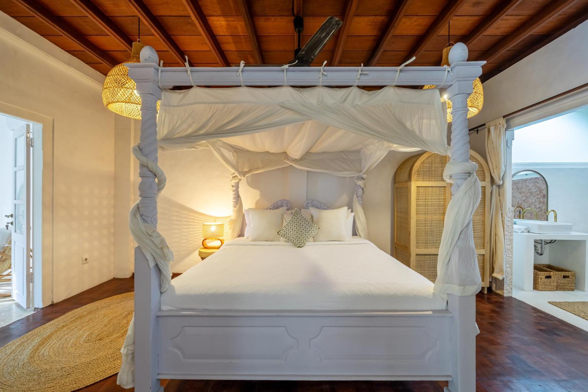 Villa The Monroe Luxury 3-Bedroom Villa With Private Pool In Central Seminyak 900M To The Beach
