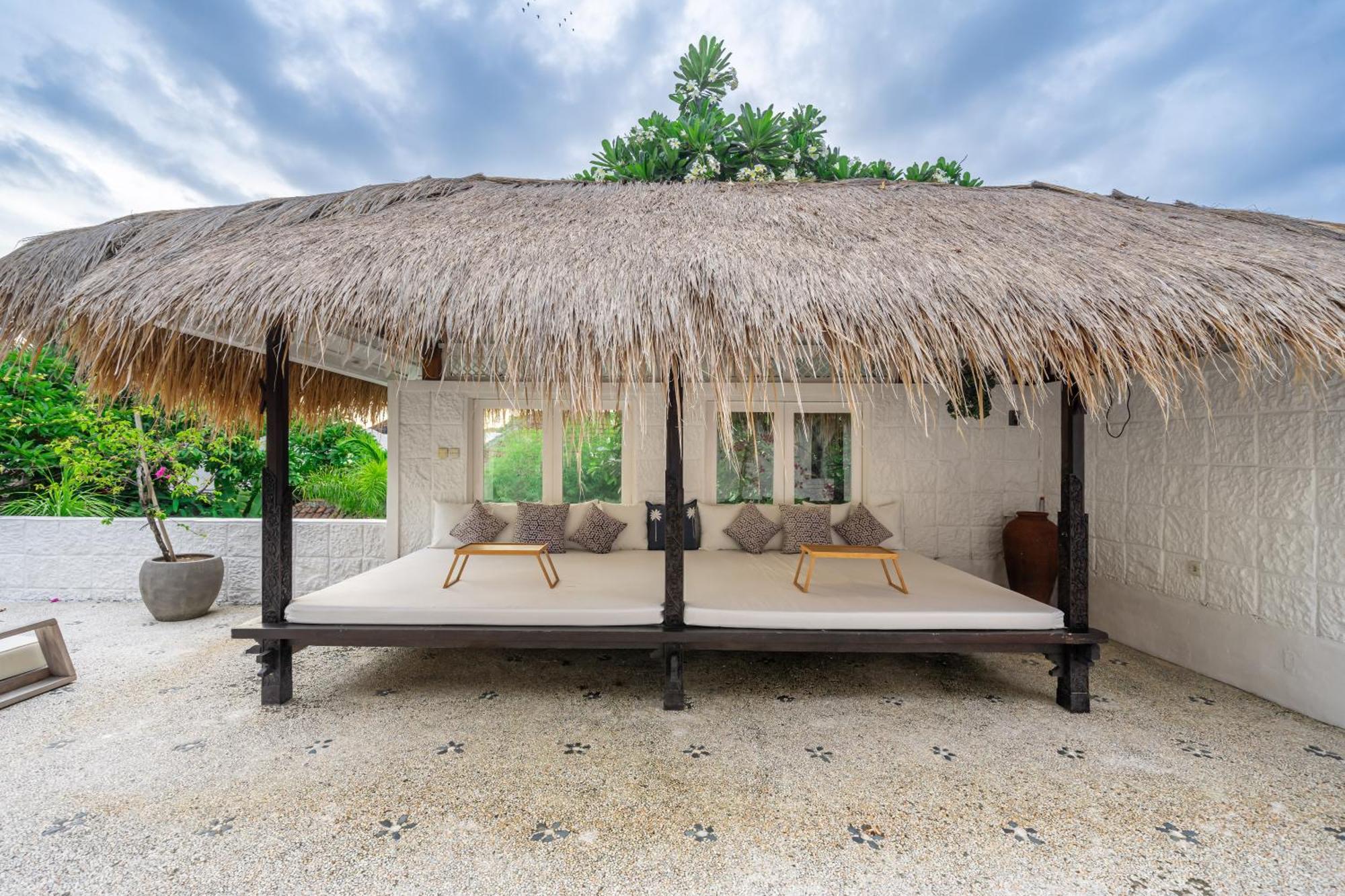 The Monroe Luxury 3-Bedroom Villa With Private Pool In Central Seminyak 900M To The Beach Seminyak (Bali)