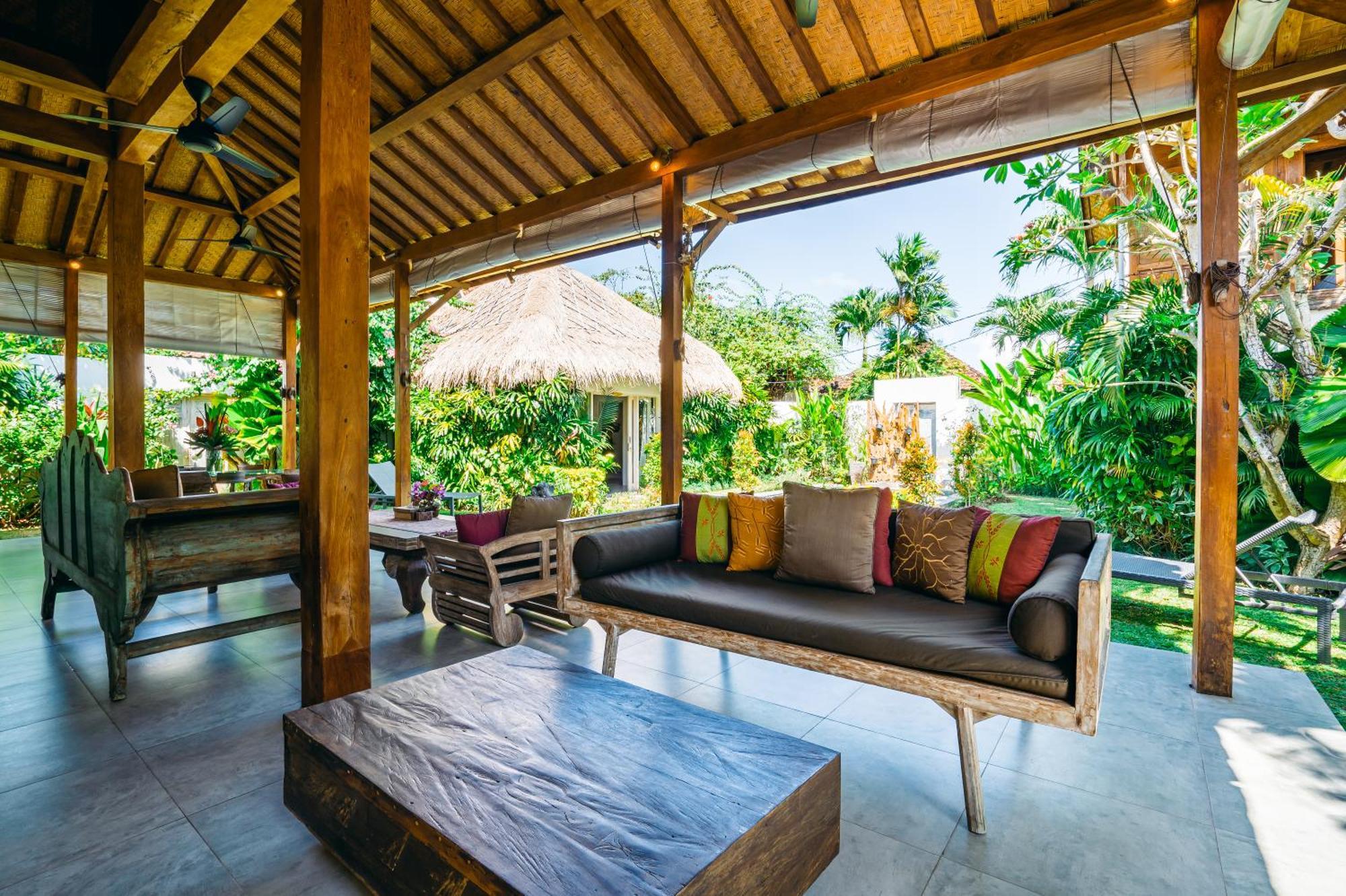Villa Niri - Beautiful 4br Teak Joglo In Oberoi Seminyak, A Tranquil Retreat *
