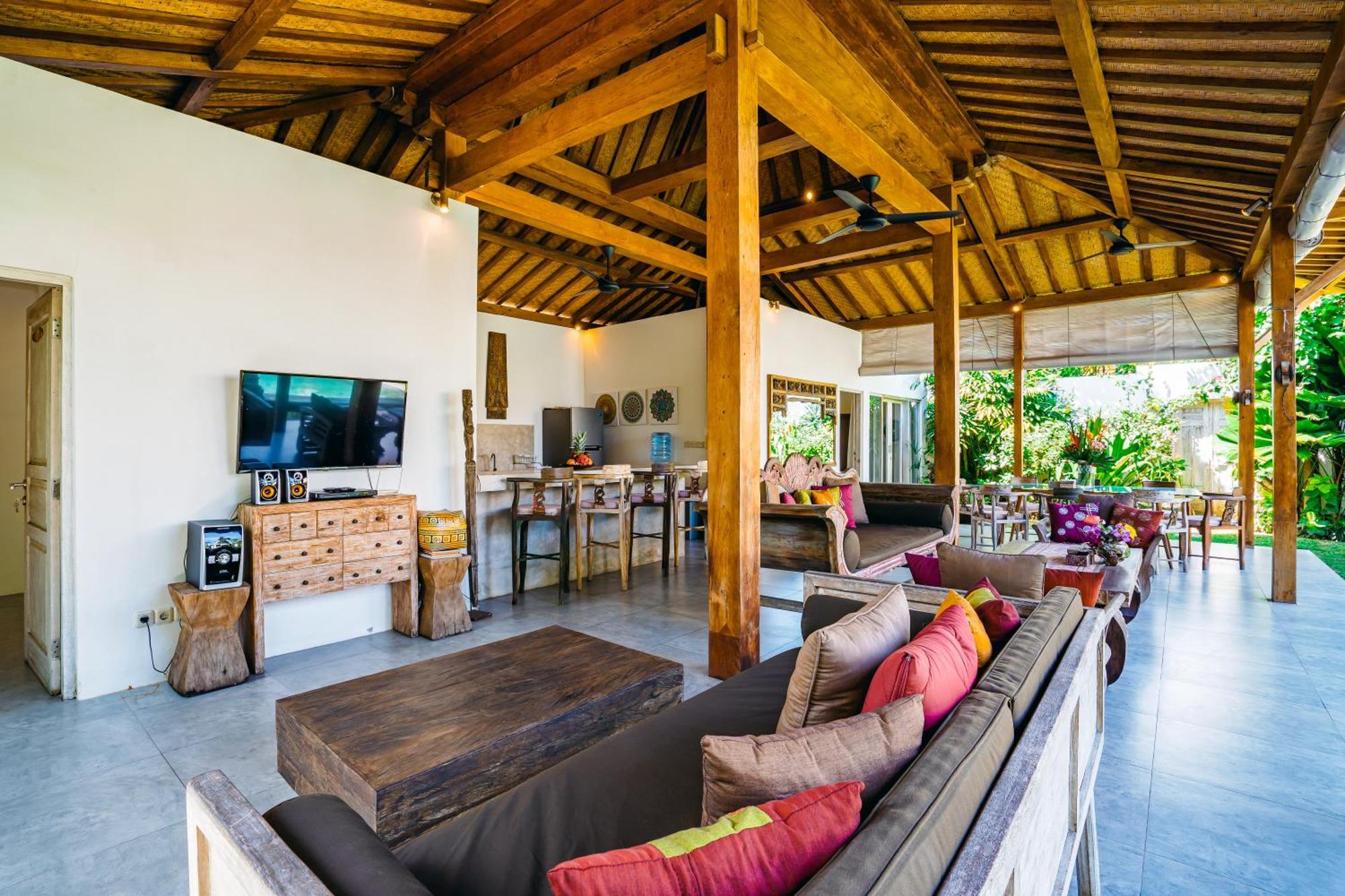 Niri - Beautiful 4br Teak Joglo In Oberoi Seminyak, A Tranquil Retreat