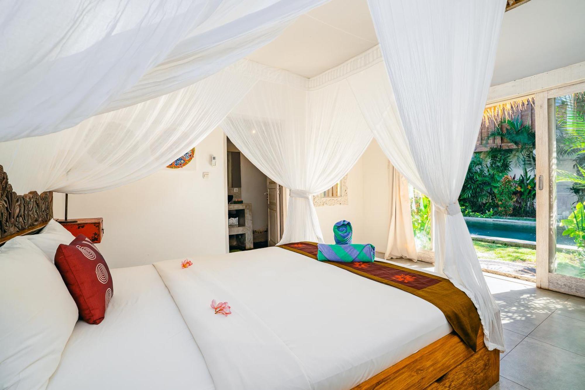 Niri - Beautiful 4br Teak Joglo In Oberoi Seminyak, A Tranquil Retreat Villa *