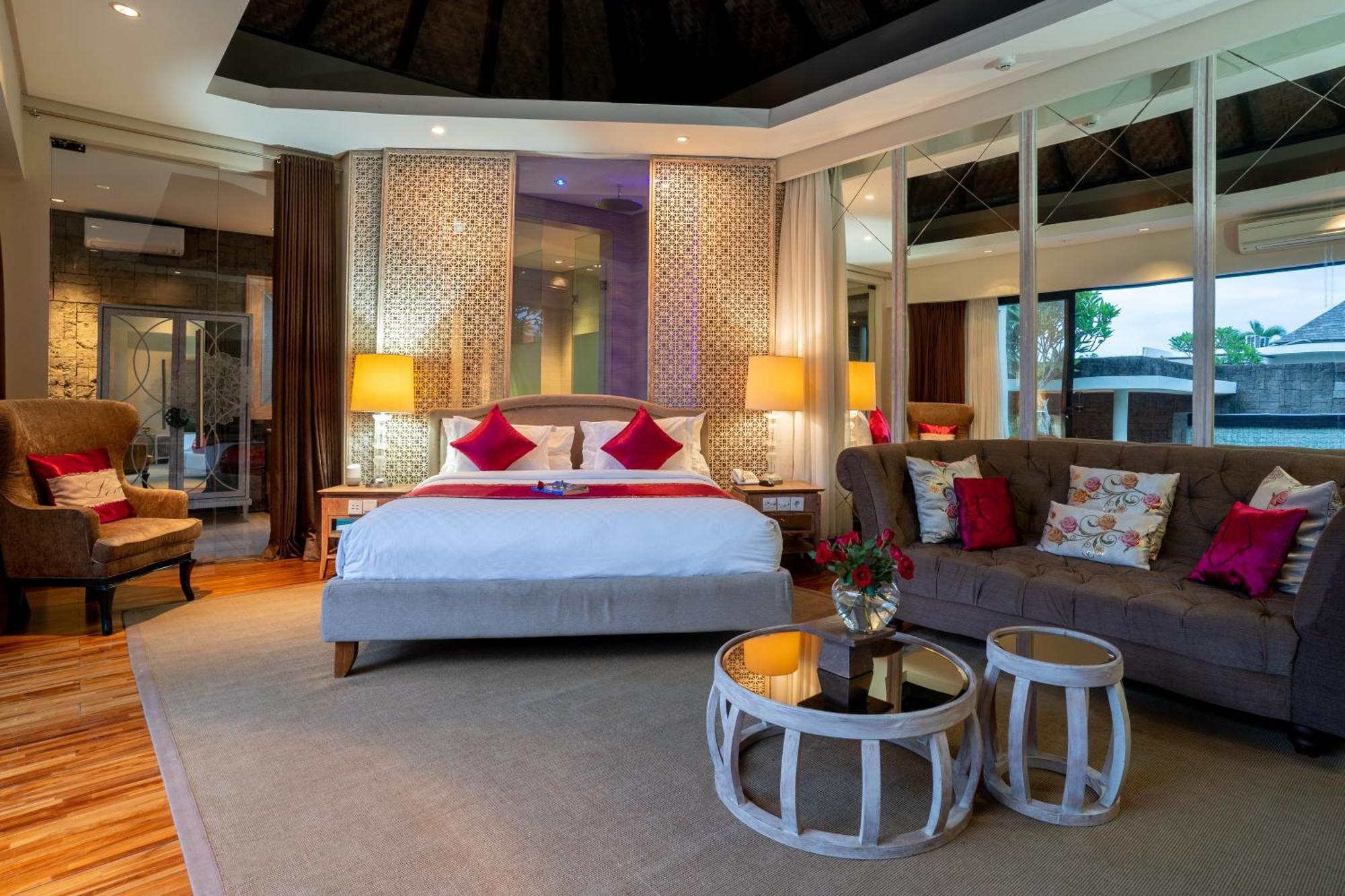 Berry Romantic Villa Seminyak