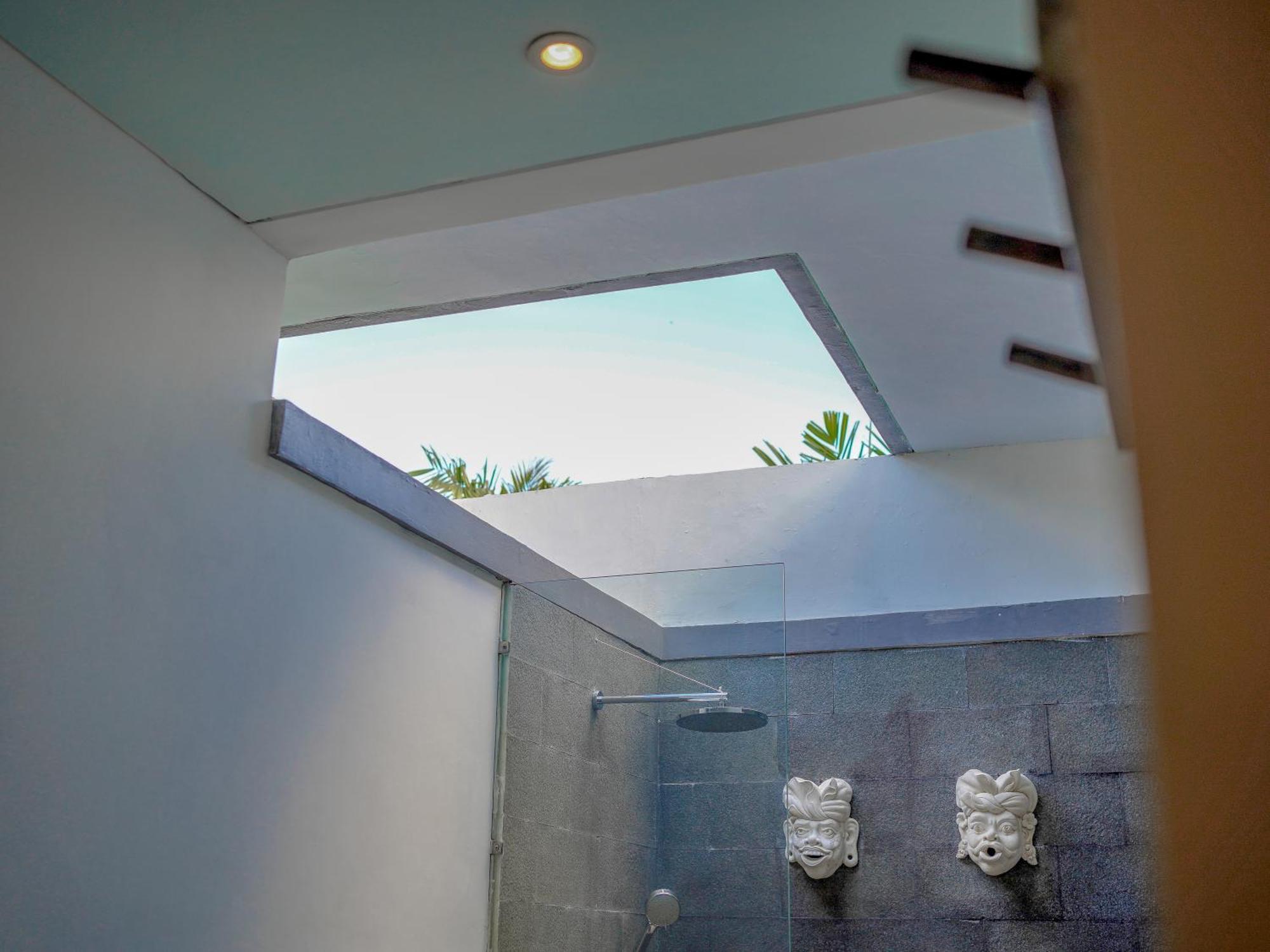 New Sara Seminyak (Bali)