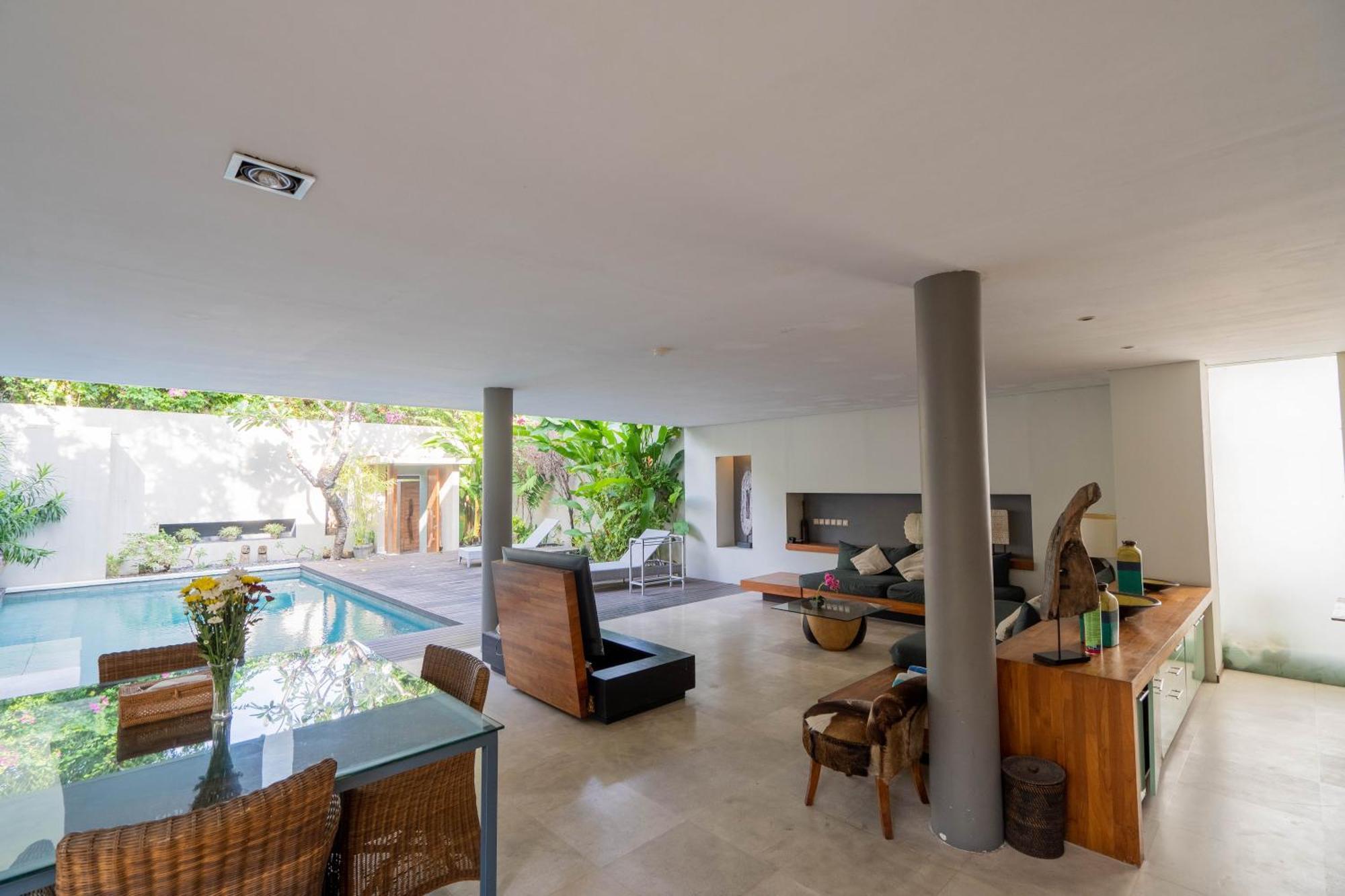 Athena Seminyak (Bali)