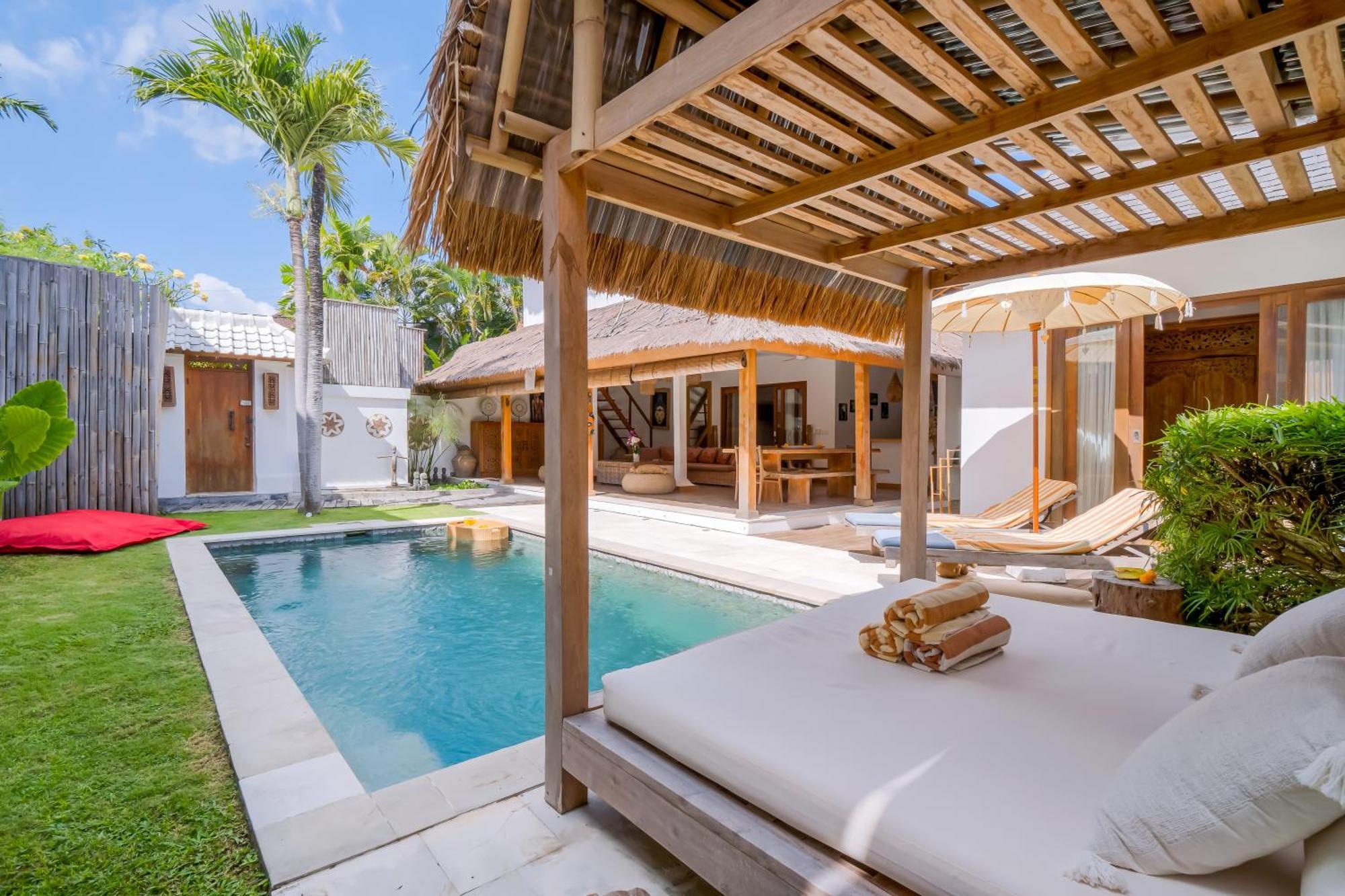 Charming And Tropical 3-br In Seminyak (Bali)