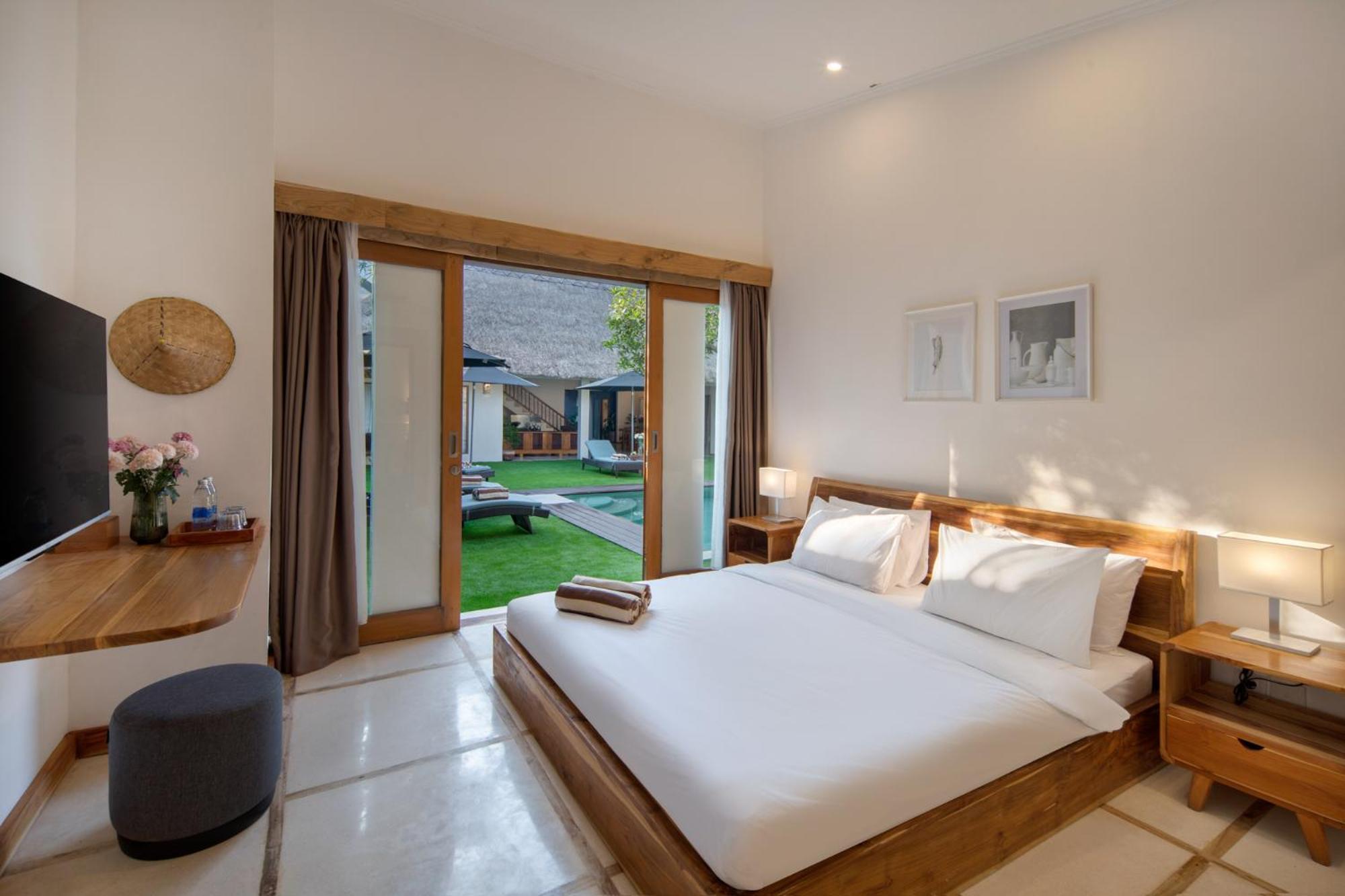 Big & Private 9 Bed, 9 Bath, Viola Villa, Pool, Location