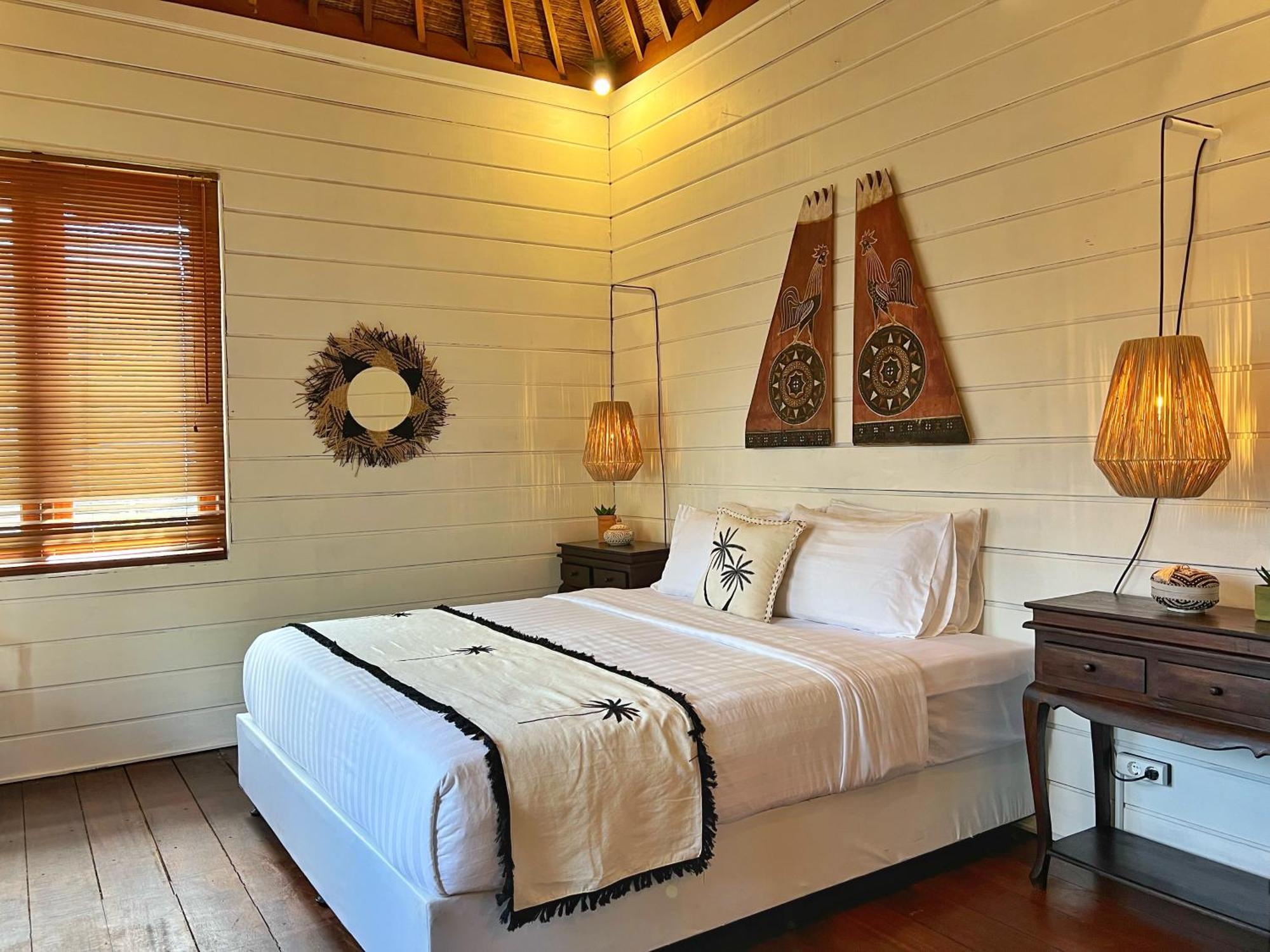 Nicole 5br Paradise, Quiet Area In Oberoi