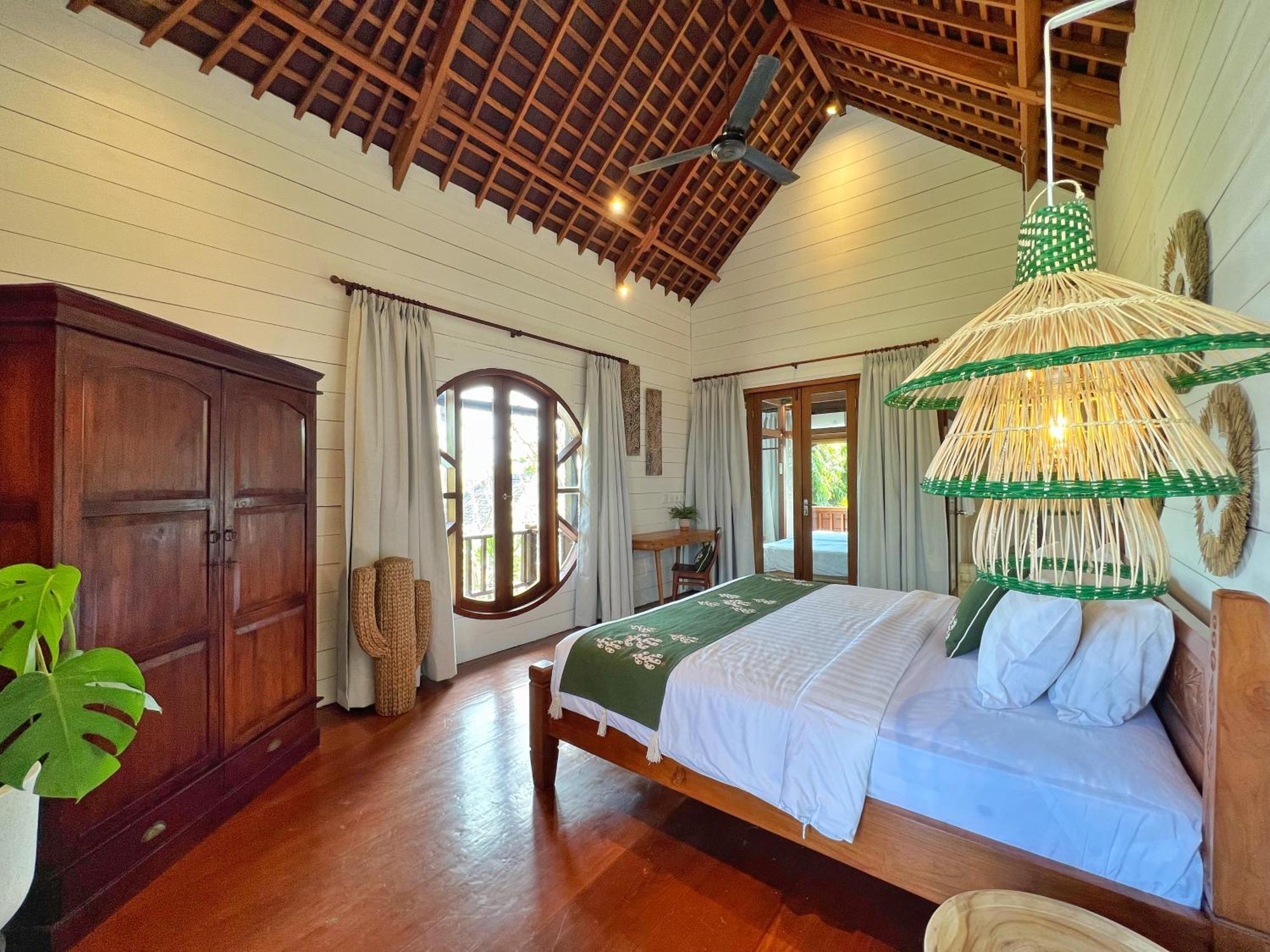 Villa Nicole 5br Paradise, Quiet Area In Oberoi