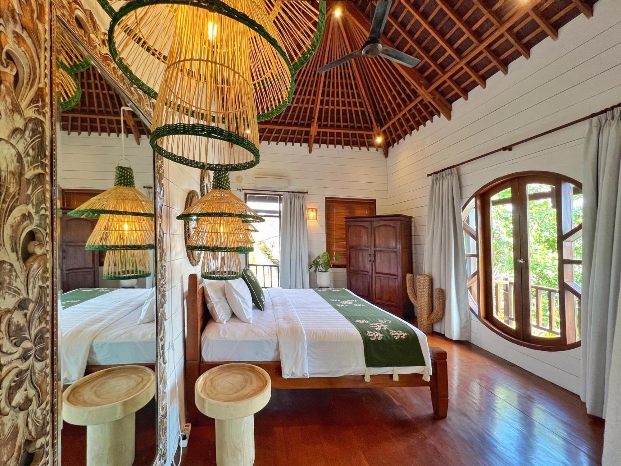 Nicole 5br Paradise, Quiet Area In Oberoi