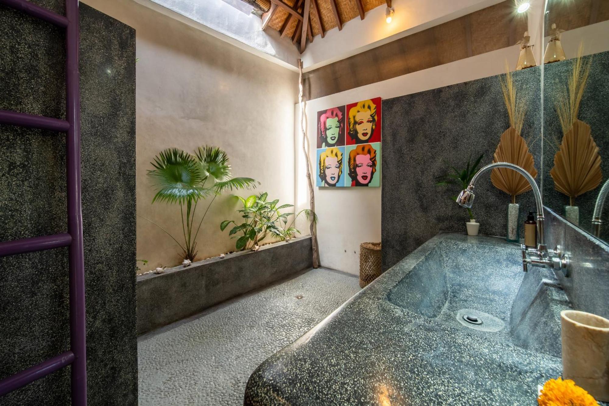 Fendi Seminyak (Bali)