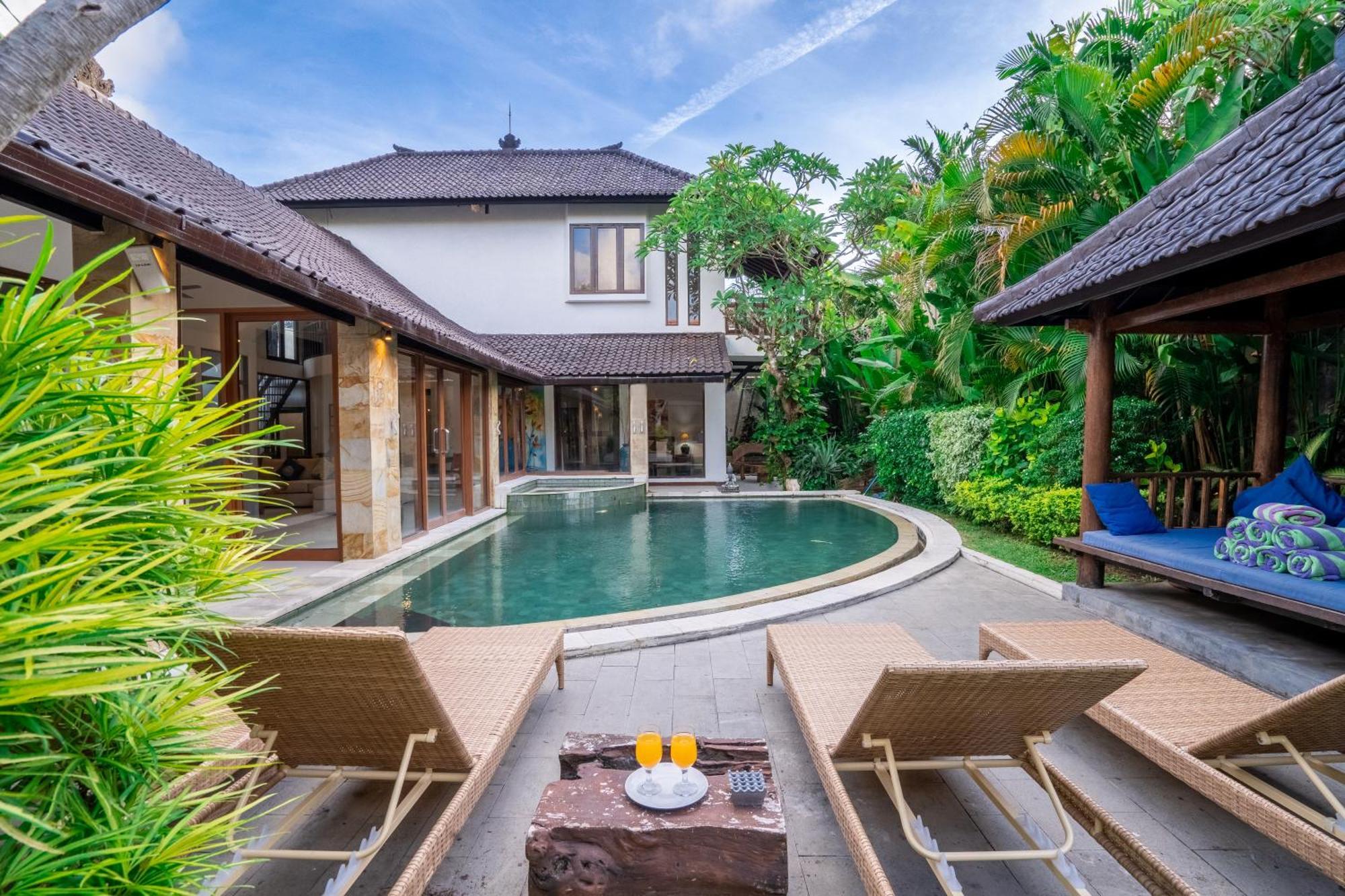 Enclose Living 5br Center Of Near Villa *