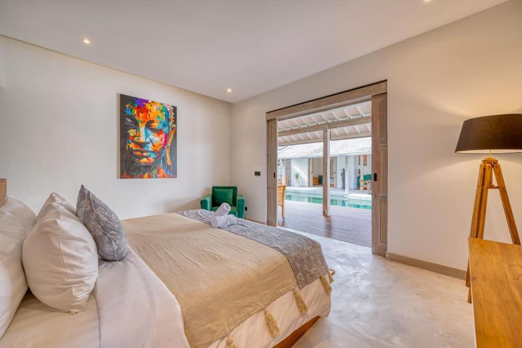 Beautiful Yang Tao In The Heart Of With Private Staff Villa Seminyak (Bali)