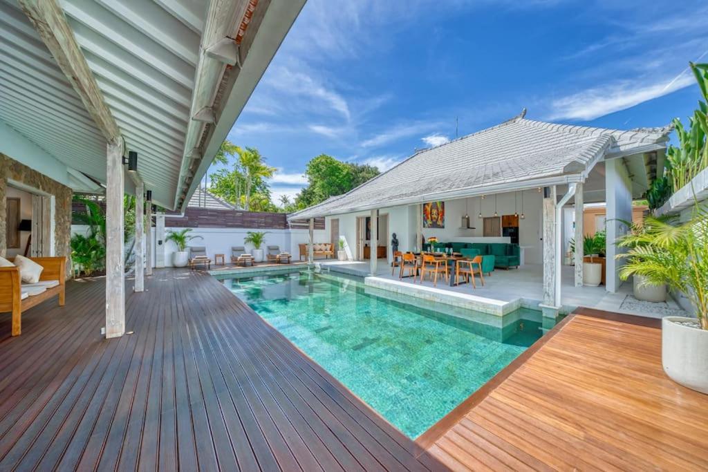 Beautiful Yang Tao In The Heart Of With Private Staff Villa *