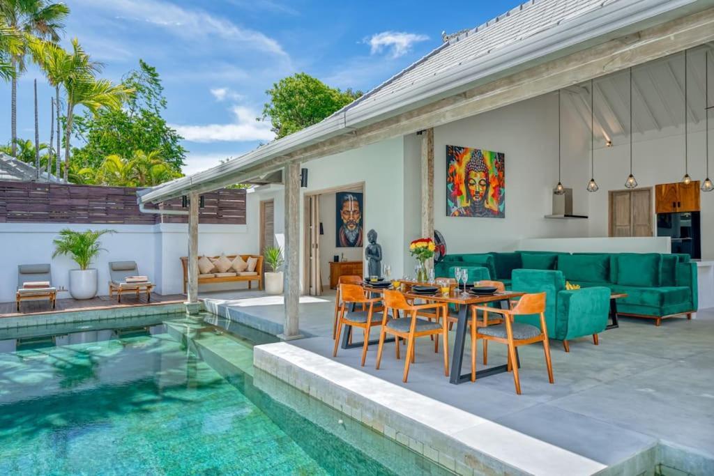 Villa Beautiful Yang Tao In The Heart Of With Private Staff Seminyak (Bali)