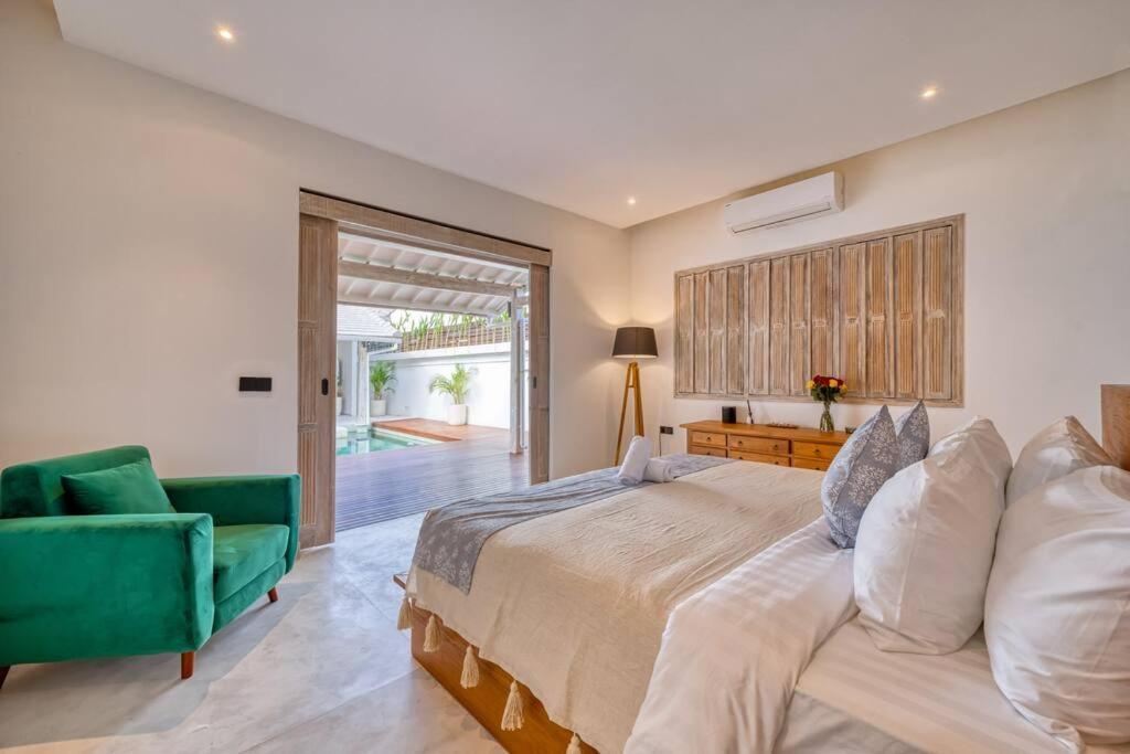 Beautiful Yang Tao In The Heart Of With Private Staff Seminyak (Bali)