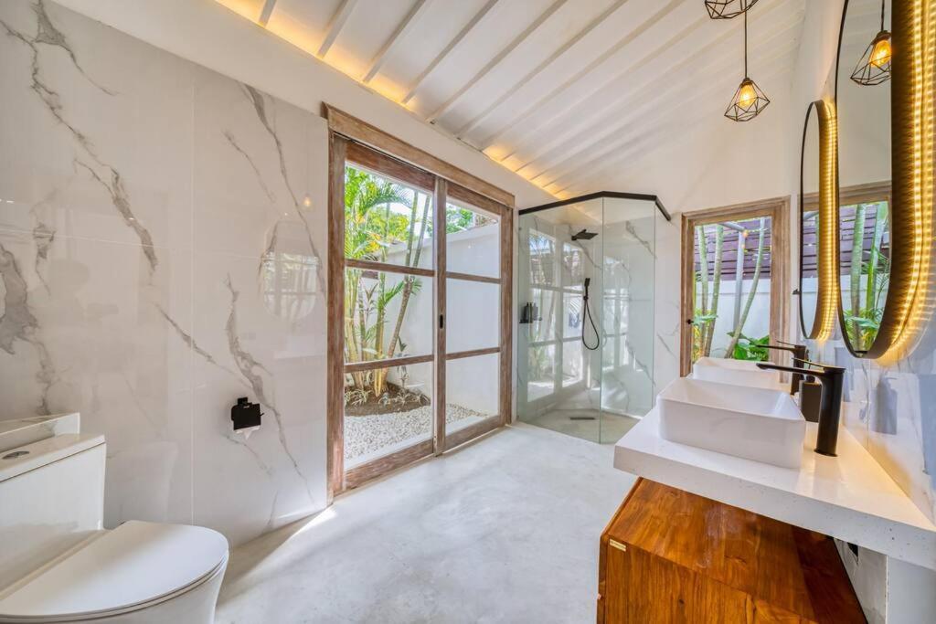 Beautiful Yang Tao In The Heart Of With Private Staff Villa *