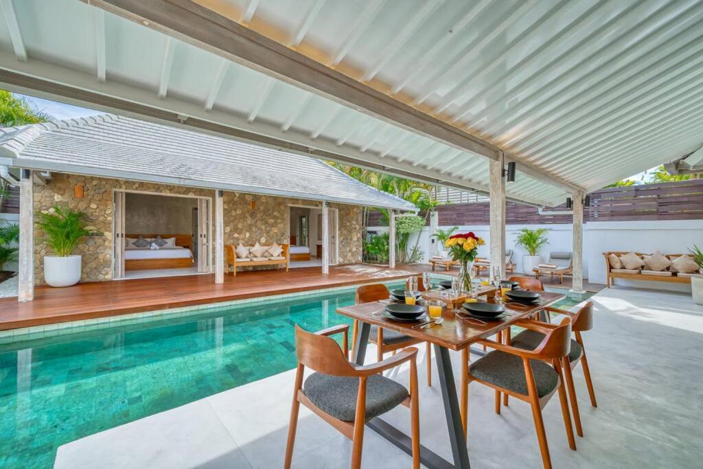Villa Beautiful Yang Tao In The Heart Of With Private Staff Seminyak (Bali)