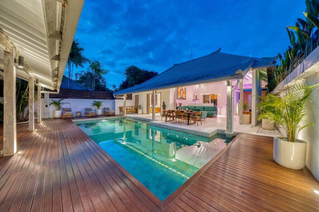 Beautiful Yang Tao In The Heart Of With Private Staff Villa