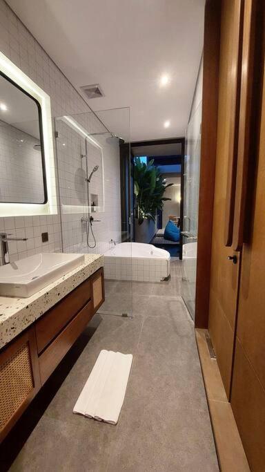 Akhila 4 - 1 Bedroom Modern Tropical At The Heart Of Villa Seminyak (Bali)