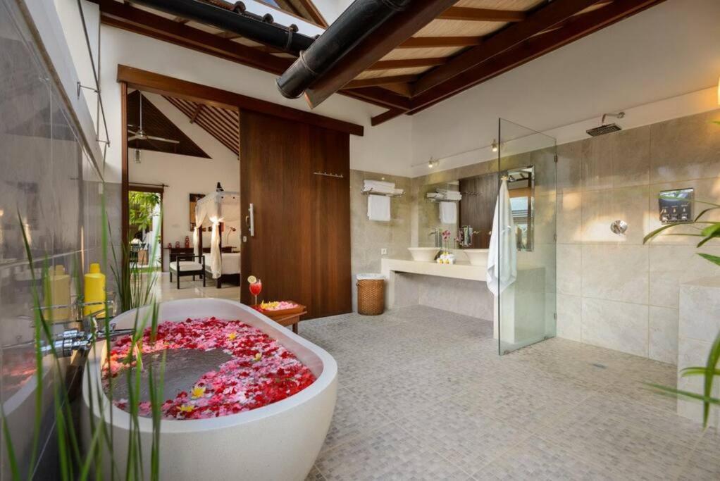 Noa, 3 Bed Luxury Villa, Large Pool In Oberoi Street; Seminyak (Bali)