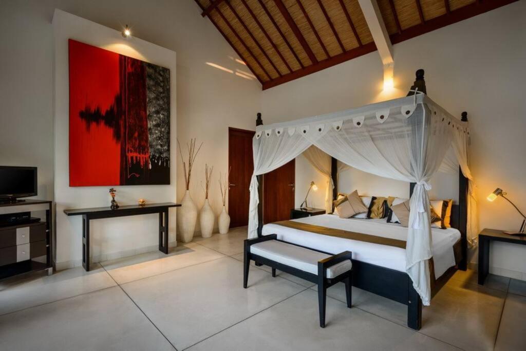 Villa Noa, 3 Bed Luxury Villa, Large Pool In Oberoi Street; *