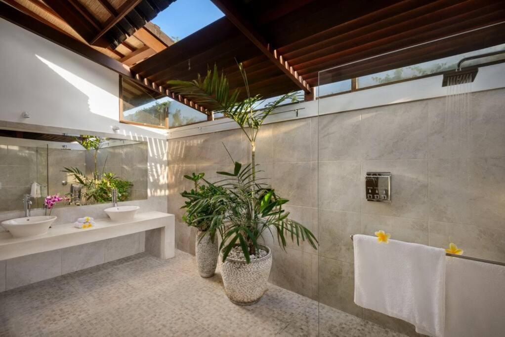 Villa Noa, 3 Bed Luxury Villa, Large Pool In Oberoi Street; *