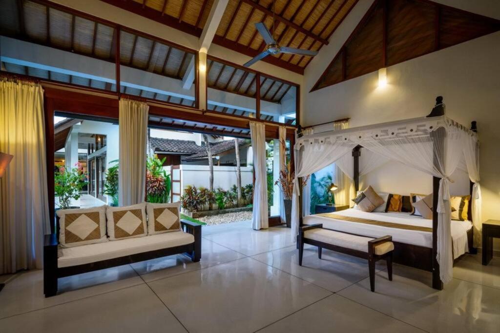 Villa Noa, 3 Bed Luxury Villa, Large Pool In Oberoi Street;