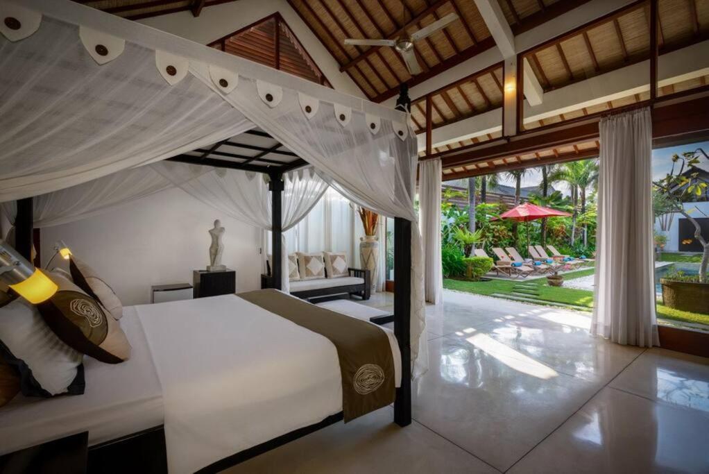 Villa Noa, 3 Bed Luxury Villa, Large Pool In Oberoi Street;