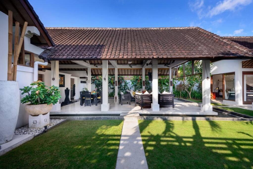 Villa Noa, 3 Bed Luxury Villa, Large Pool In Oberoi Street; *