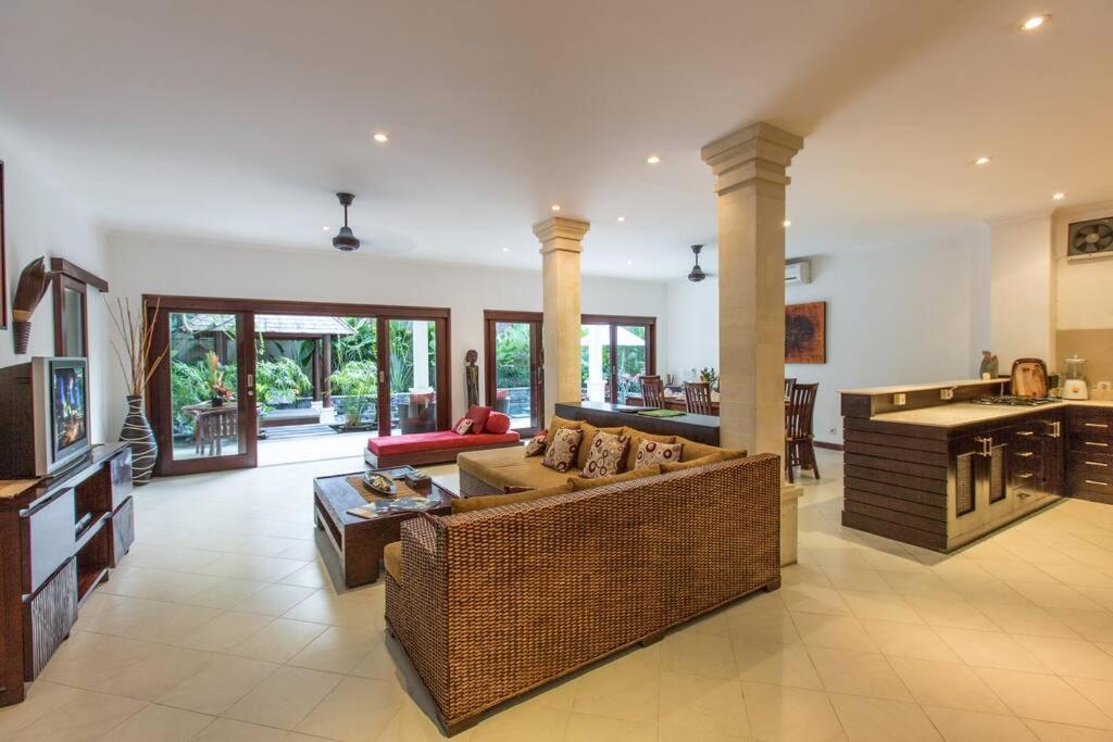 2br Private Pool Walking Distance To The Villa Seminyak (Bali)